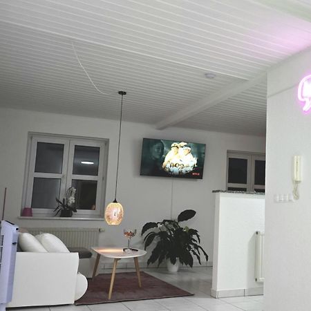 Happy Homes Pink - Up To 5 - Kueche - W-Lan - Netflix - Honig - Badewanne Nidda 外观 照片