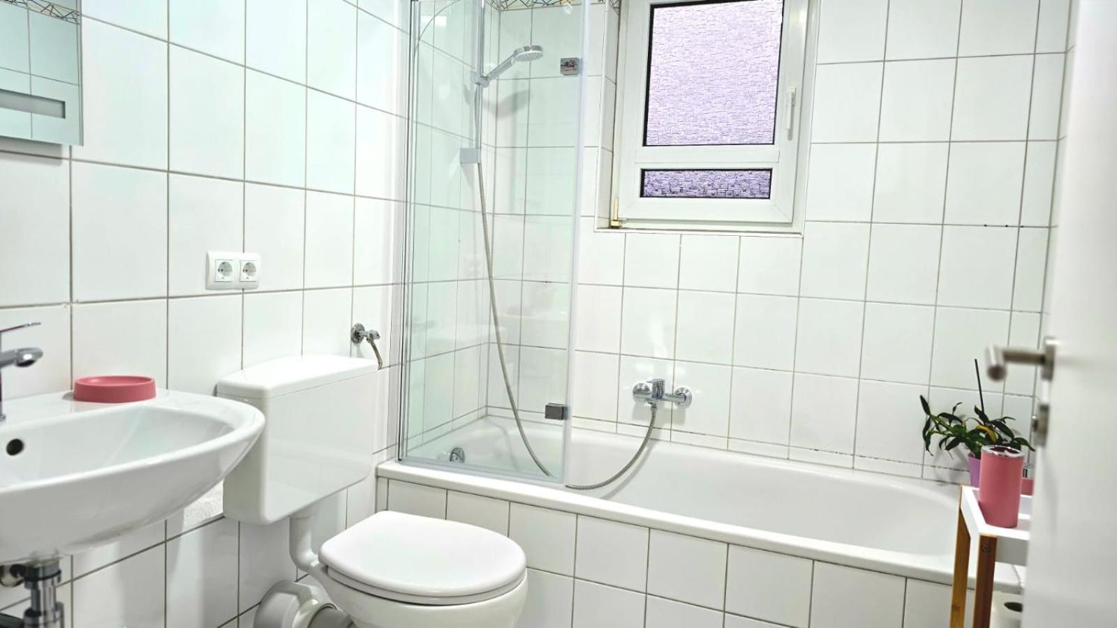Happy Homes Pink - Up To 5 - Kueche - W-Lan - Netflix - Honig - Badewanne Nidda 外观 照片