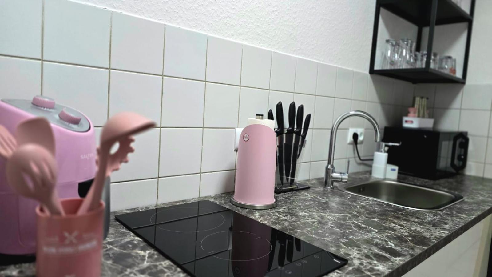Happy Homes Pink - Up To 5 - Kueche - W-Lan - Netflix - Honig - Badewanne Nidda 外观 照片