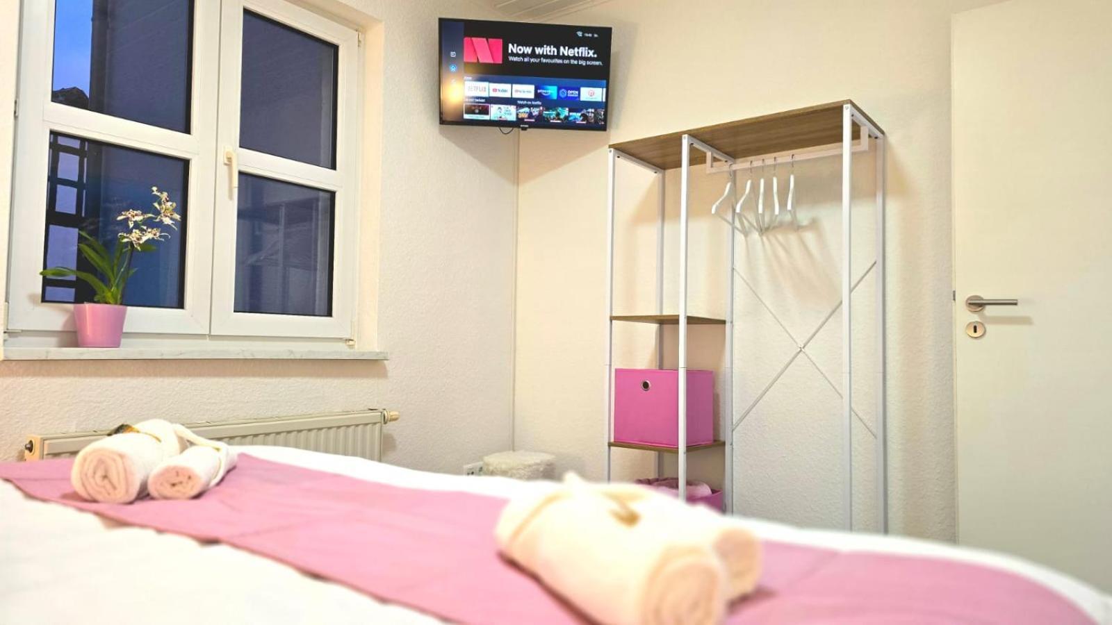 Happy Homes Pink - Up To 5 - Kueche - W-Lan - Netflix - Honig - Badewanne Nidda 外观 照片
