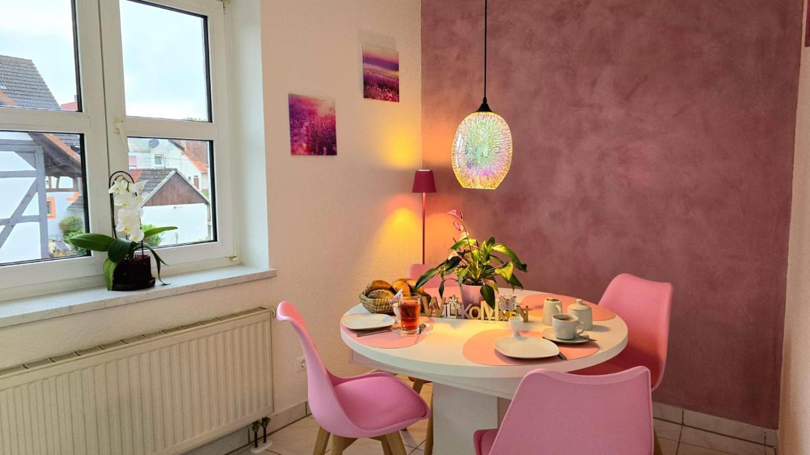 Happy Homes Pink - Up To 5 - Kueche - W-Lan - Netflix - Honig - Badewanne Nidda 外观 照片