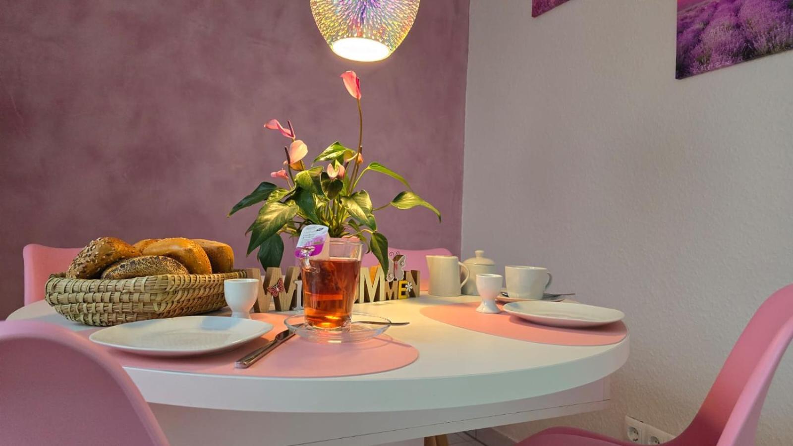 Happy Homes Pink - Up To 5 - Kueche - W-Lan - Netflix - Honig - Badewanne Nidda 外观 照片